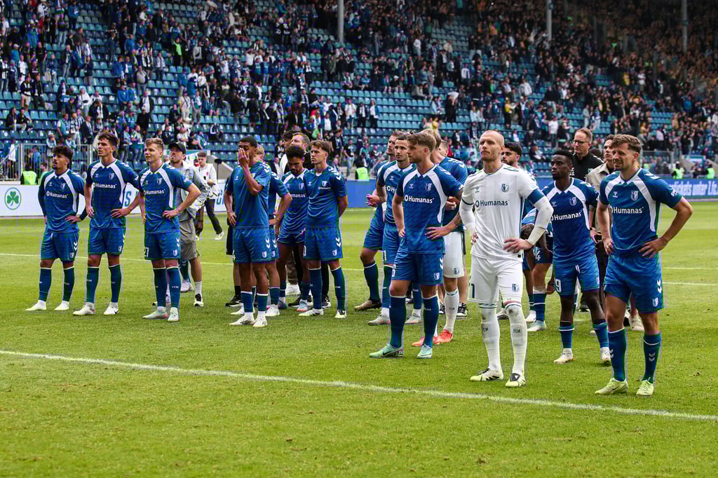 Enttäuschung bei den Profis des 1. FC Magdeburg nach der 0:1-Heimniederlage gegen Eintracht Braunschweig am Sonntag.