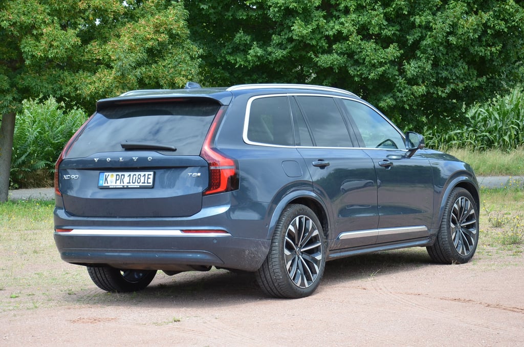 Heckansicht des Volvo XC90 als Plug-in-Hybrid
