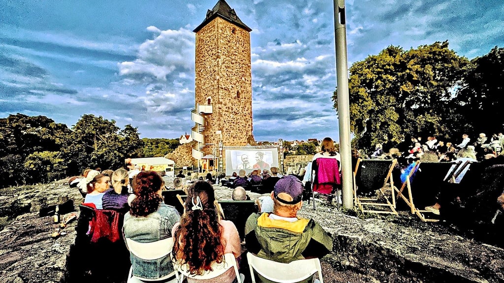 Gut gefüllt war es Samstagabend bei der Sommerfilnnacht auf der Oberburg Giebichenstein.