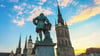 Noch ist es frei zugänglich, das Händel-Denkmal auf dem  Marktplatz in Halle