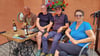 Matthias Jordan (v.l.), Peter Beck, Günter Polauke und Claudia Beck haben in Döhren viel zu erzählen. 