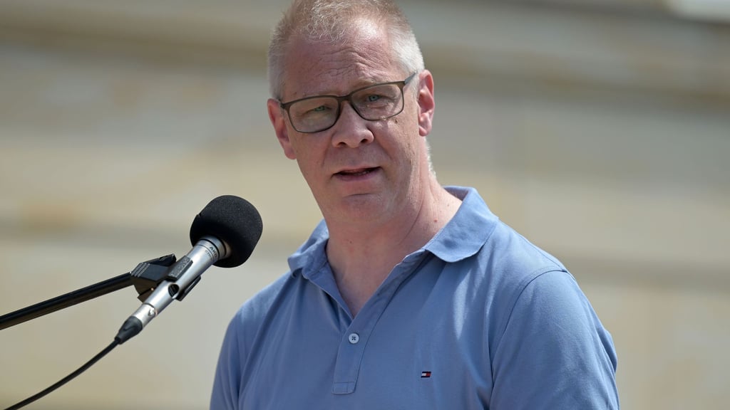 Der Brandenburger Antisemitismusbeauftragte Andreas Büttner wehrt sich gegen Kritik bis hin zur Forderung nach seinem Austritt aus der Linkspartei. (Archivbild)