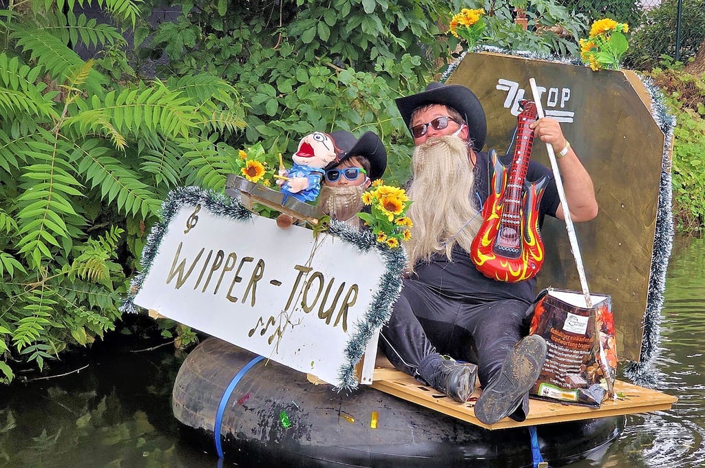 Das Badewannenrennen 2025 eröffnete „ZZ Top“.