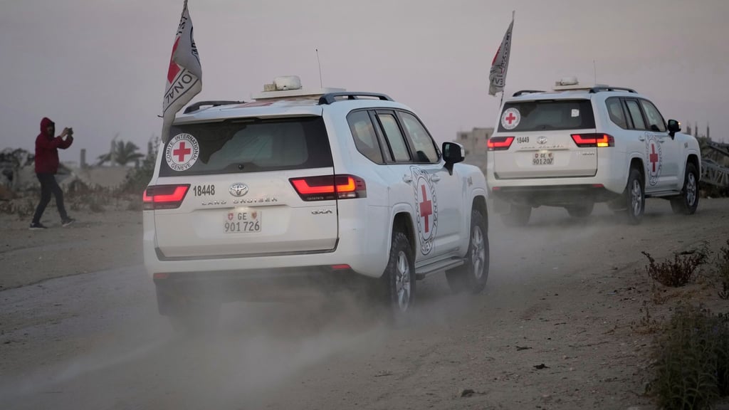 Die Hamas will nun ihren Geiseln, die dem Hungertod nahe sind, Hilfe über das Rote Kreuz zukommen lassen. (Archivbild)