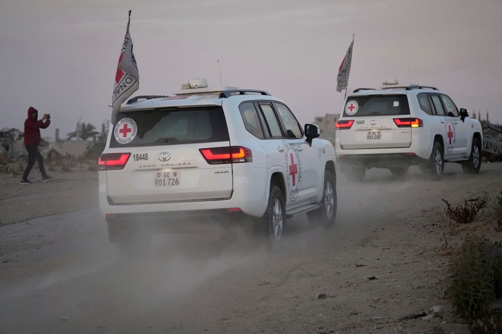Die Hamas will nun ihren Geiseln, die dem Hungertod nahe sind, Hilfe über das Rote Kreuz zukommen lassen. (Archivbild)