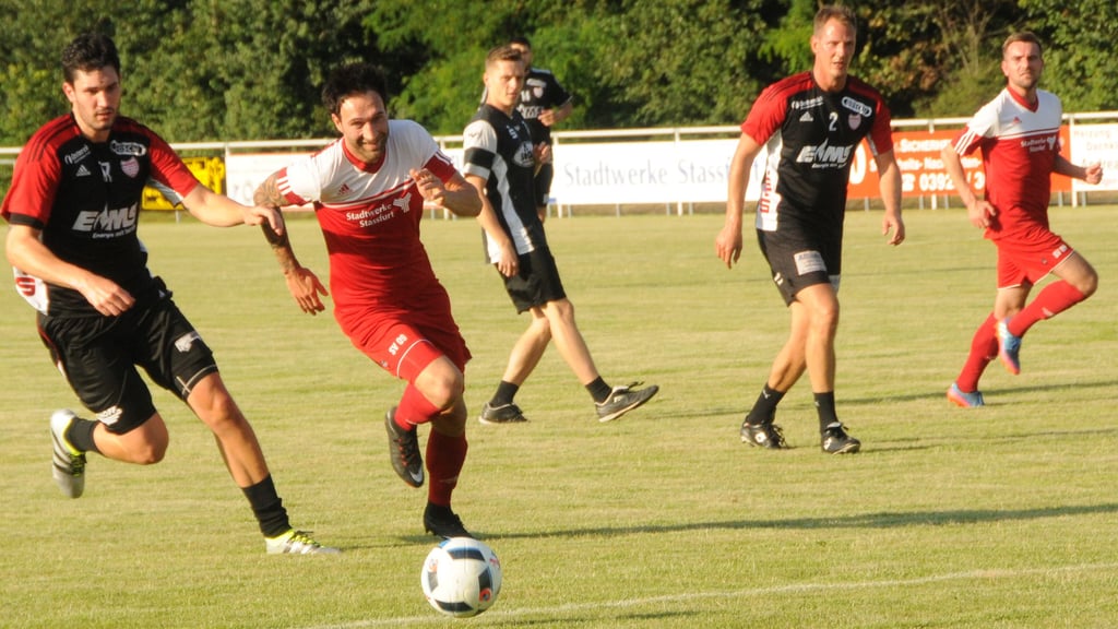 Vor acht Jahren trafen der HV Rot-Weiss und der SV 09 Staßfurt zum letzten Mal in einem freundschaftlichen Vergleich aufeinander.