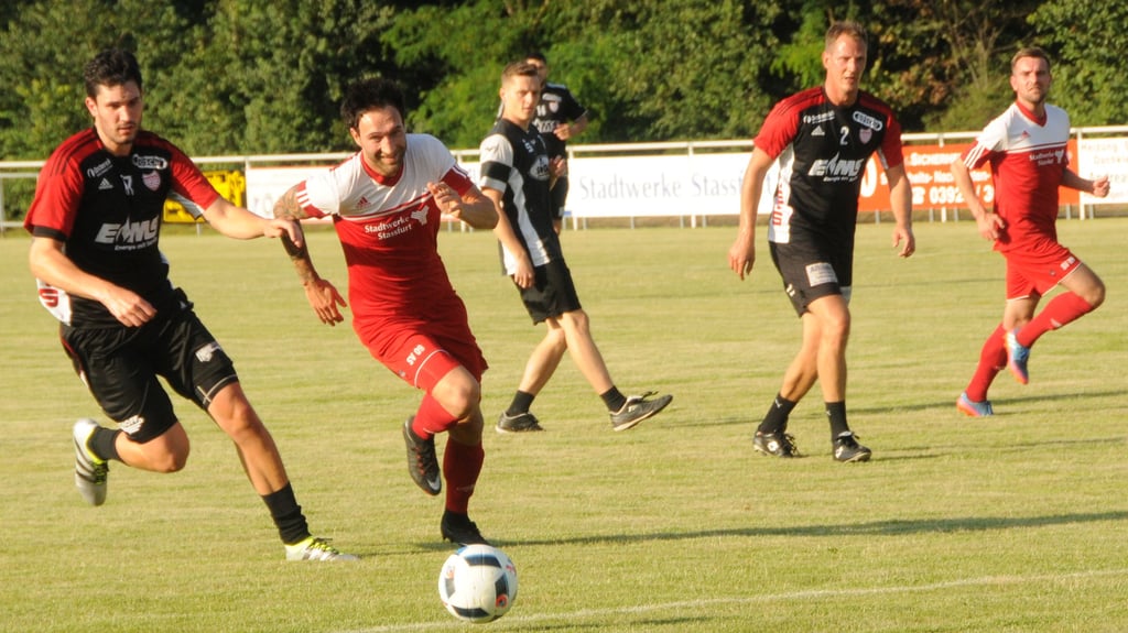 Vor acht Jahren trafen der HV Rot-Weiss und der SV 09 Staßfurt zum letzten Mal in einem freundschaftlichen Vergleich aufeinander.