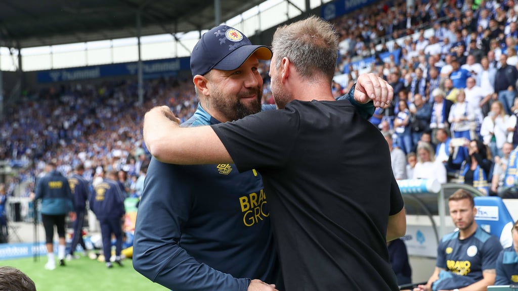 Heiner Backhaus und Markus Fiedler kennen sich bereits aus der 3. Liga und schätzen sich. Der Trainer von Eintracht Braunschweig outet sich nach dem Sieg seiner Mannschaft in Magdeburg als FCM-Fan.