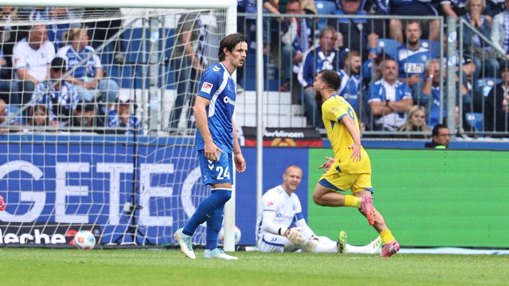 Bedröppelt und mit dem Zettel in der Hand stand
