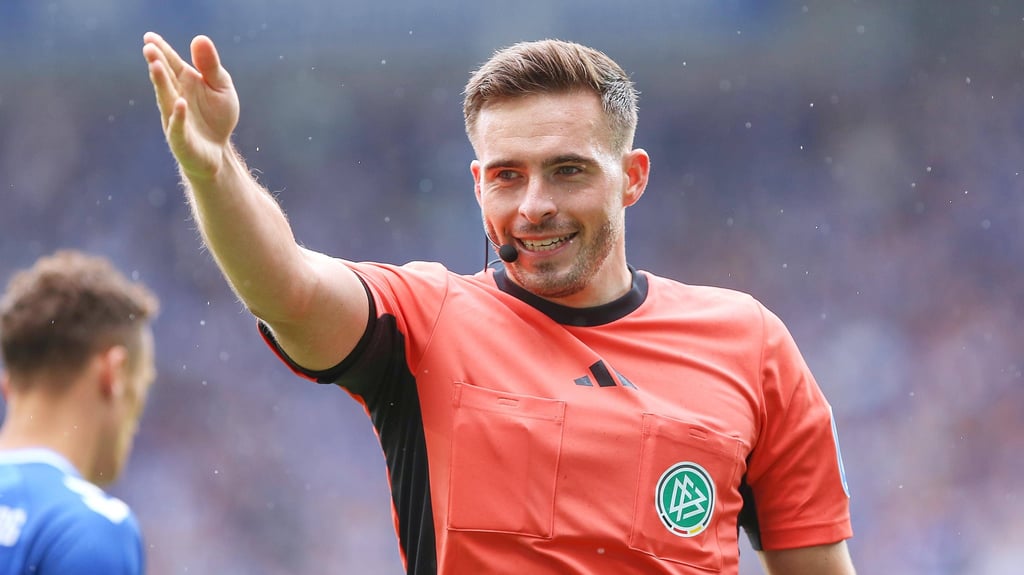 Schiedsrichter Tom Bauer war in Magdeburg mit sechs Minuten Nachspielzeit noch human im Vergleich zu anderen Partien.