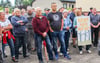 Zahlreiche Güterglücker waren zu dem Vor-Ort-Termin in der Fritz-Brandt-Straße gekommen.
