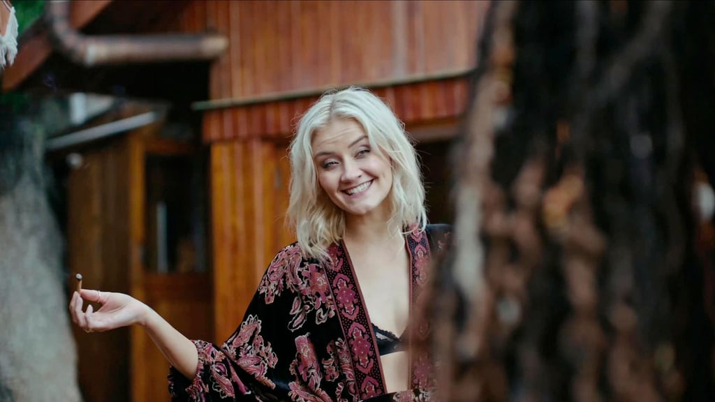 Michaela bietet Nina an, eine Weile im Strandhaus zu wohnen.