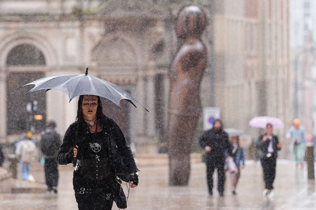 Sturm Floris sorgt für Unwetter in Großbritannien und Irland.