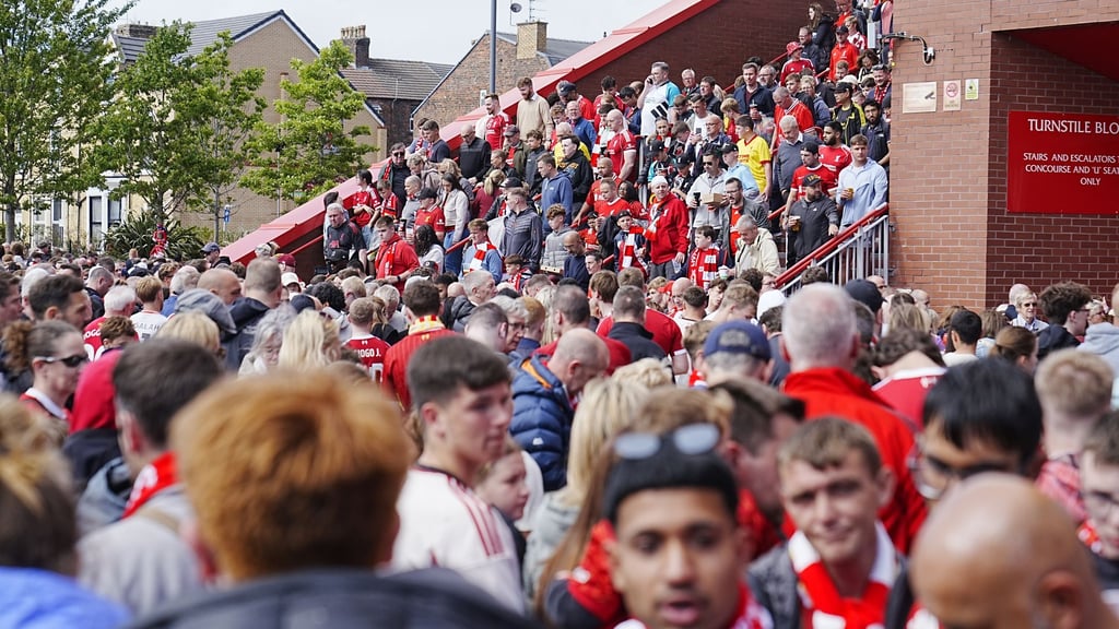 Das Stadion des FC Liverpool ist evakuiert worden.