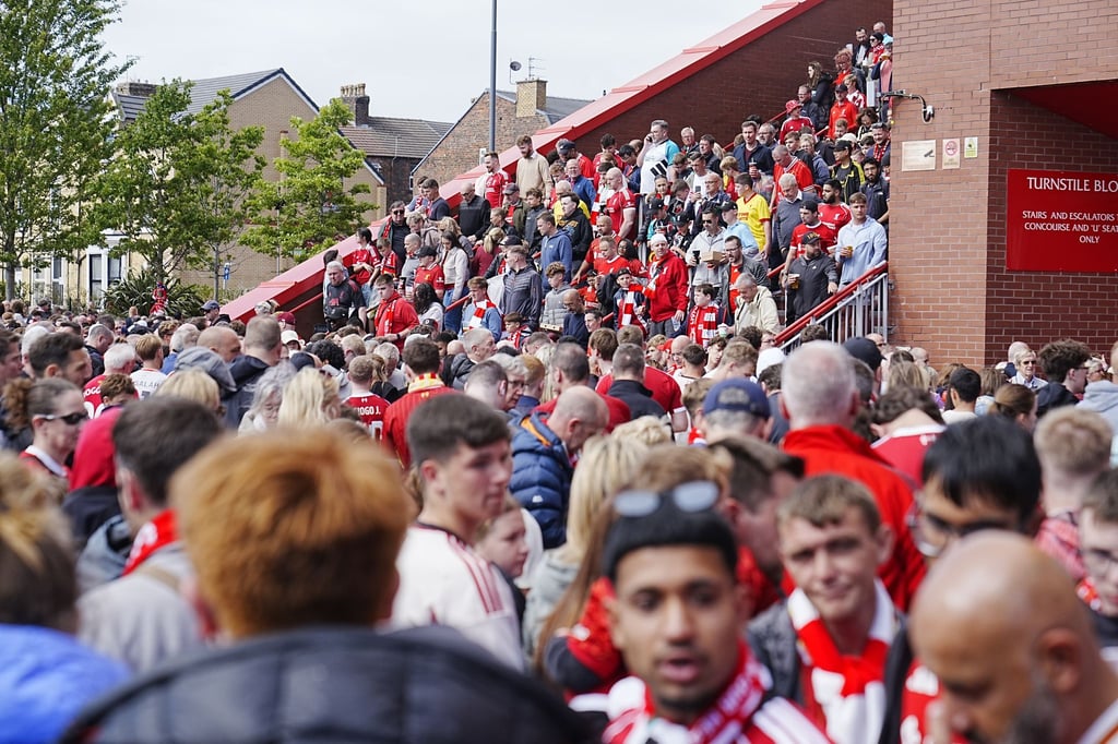 Das Stadion des FC Liverpool ist evakuiert worden.