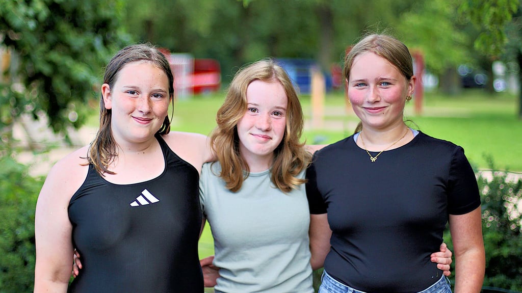 Vorbilder aus der Familie haben die Freundinnen Martha Nikolai (von links), Lena-Emilia Komrowski und Anna Kagelmann zur Jugendfeuerwehr Borstel und ins Zeltlager der Jugendfeuerwehren der Stadt Stendal gebracht.
