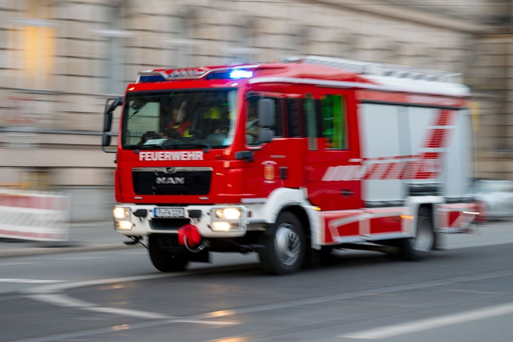 Wegen eines Hausbrandes wurde die Feuerwehr nach Teltow gerufen (Symbolbild).