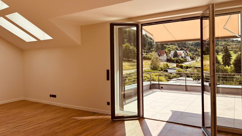 Aussicht aus dem neuen Mehrfamilienhaus am Ziegenberglick in Wernigerode: Alle 16 Wohnungen verfügen über einen Balkon oder eine Terrasse.