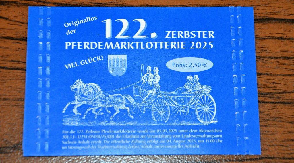 In Jever-Blau sind die Lose der 122. Zerbster Pferdemarktlotterie gedruckt.
