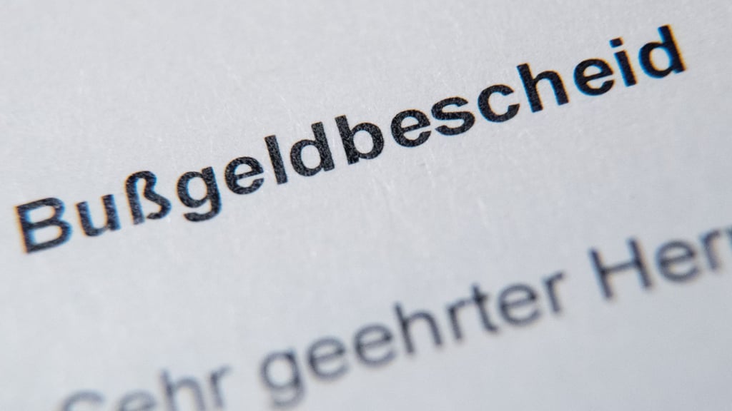 Eine Frau aus Wittenberg wird für falsches Parken in den Niederlanden belangt, obwohl sie dort nie war.