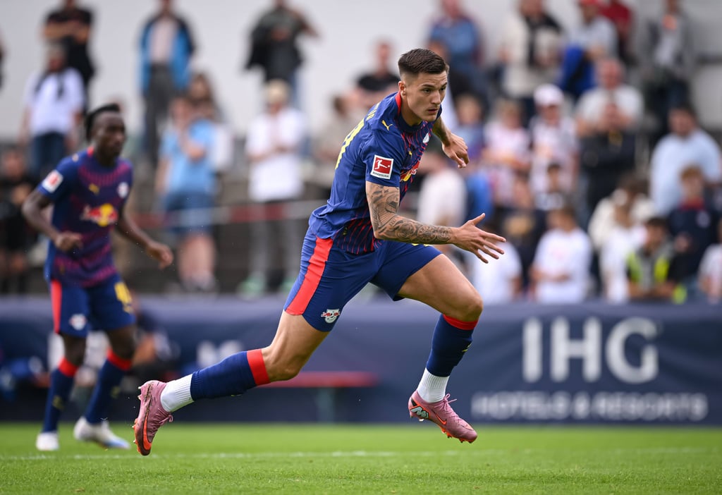Benjamin Sesko im Trikot von RB Leipzig.