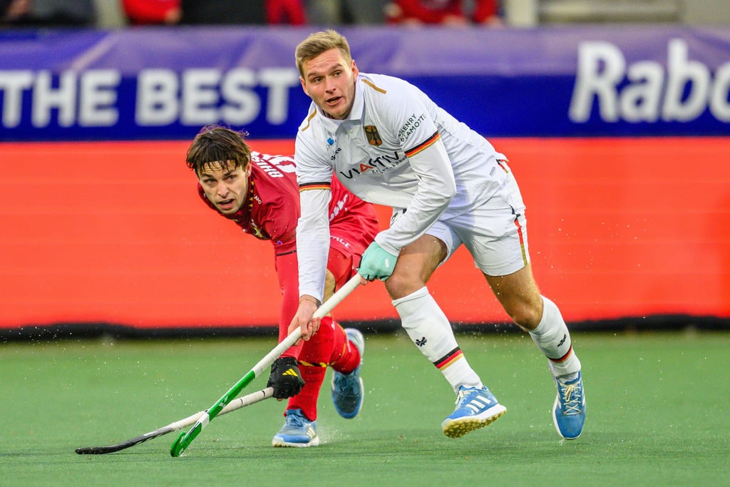 Der Köthener Hannes Müller (v.) ist inzwischen Führungsspieler bei den deutschen Hockey-Männern.