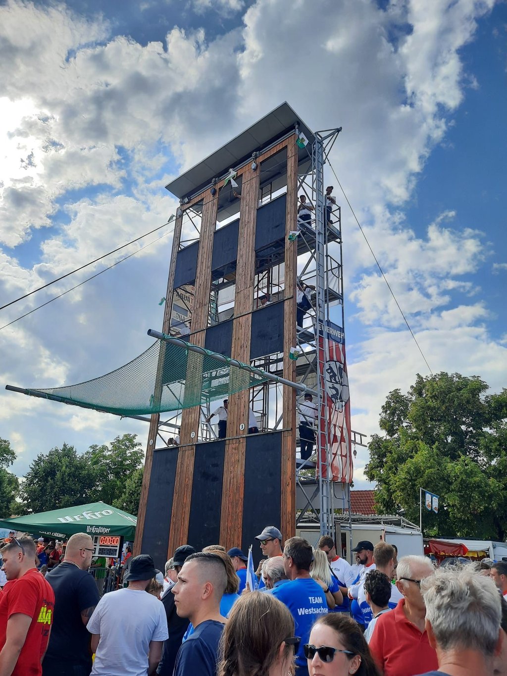 Drei Wertungsrichter aus dem Landkreis Stendal haben drei Tage lang an verschiedenen Positionen für einen reibungslosen Ablauf der Meisterschaft in den Disziplinen Löschangriff nass, Hakenleitersteigen, 100-Meter-Hindernisbahn und 4x100-Meter-Hindernisstaffel gesorgt.