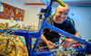 Florian Paetzold aus Eulau hat in seiner hauseigenen Werkstatt schon so manches Fahrrad vom Rahmen an aufgebaut.