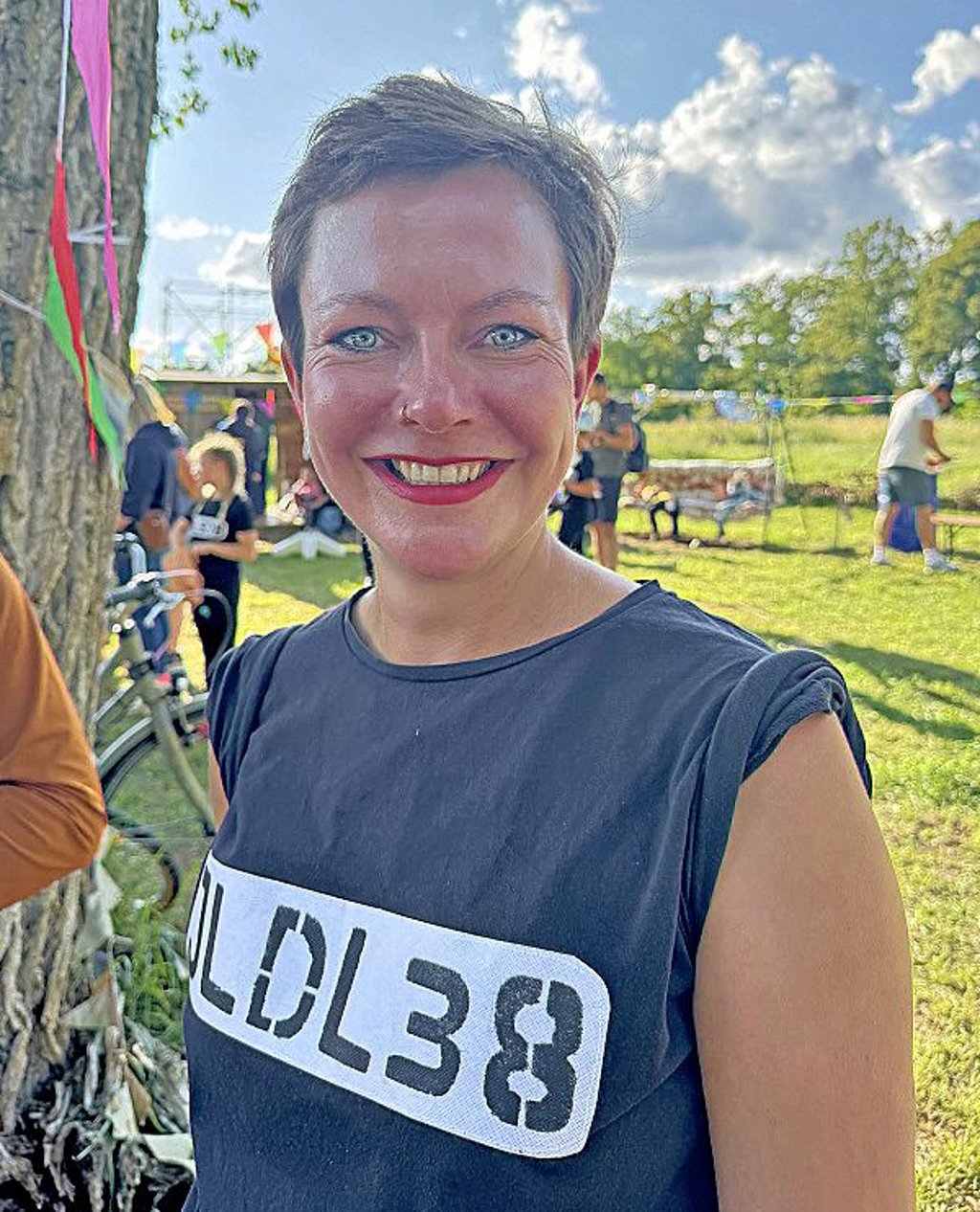 Dorothea Lübbe beim Zirkus-Theater-Projekt in Lochow.