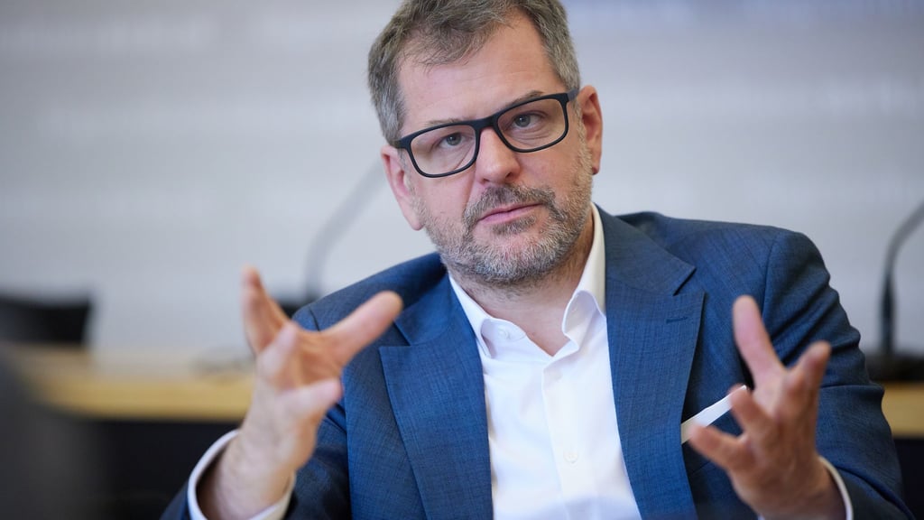 Fraktionschef Werner Graf soll die Grünen 2026 als Spitzenkandidat in die Wahl zum Berliner Abgeordnetenhaus führen.