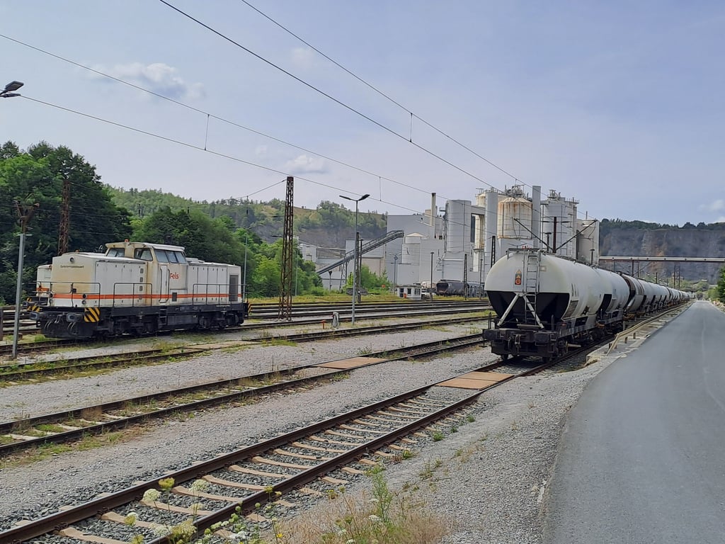Die Fels-Werke haben nach dem wochenlangen Einsatz von Dieselloks wieder beide E-Lokomotiven in Betrieb genommen.