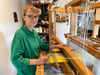 In ihrer Werkstatt „Hanne webt“ in Magdeburg fertigt Hanne Protzmann handgewebte Textilien – und bewahrt damit ein fast vergessenes Handwerk.