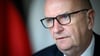 Brandenburgs Ministerpräsident Dietmar Woidke (SPD) sieht im Kampf gegen Rechtsextremismus dringenden Handlungsbedarf (Archivbild).