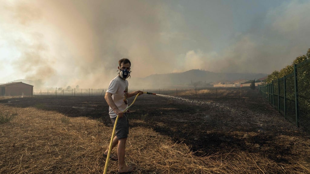 Das Feuer in Südfrankreich breitete sich rapide aus.