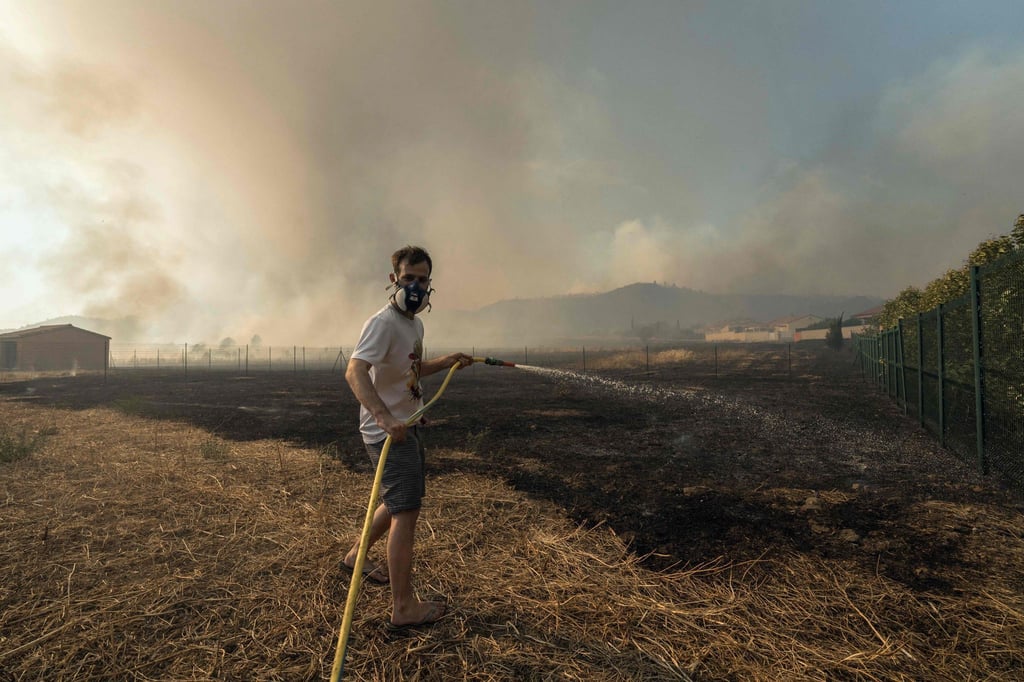 Das Feuer in Südfrankreich breitete sich rapide aus.