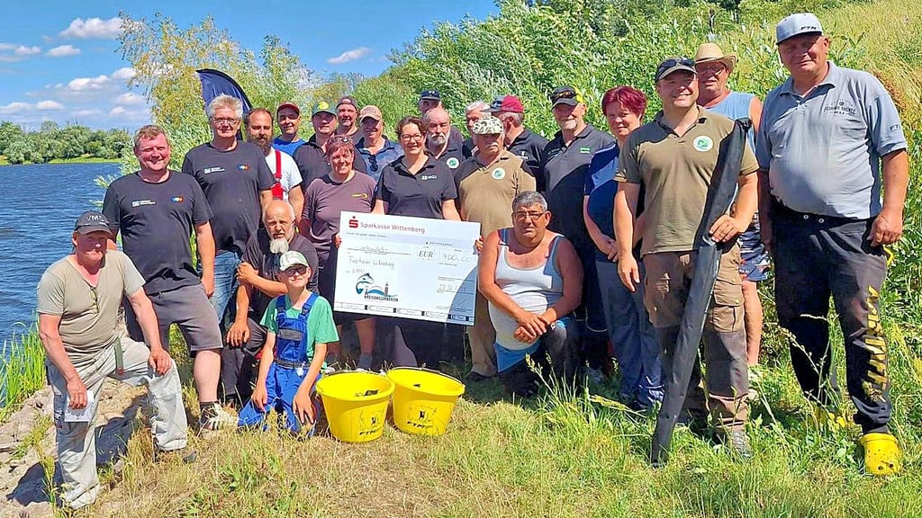 Die Teilnehmer am Benefizangeln des Kreisanglervereins Wittenberg haben Spenden für das Wittenberger Tierheim gesammelt. Für die Aktion werden sie von Peta kritisiert.