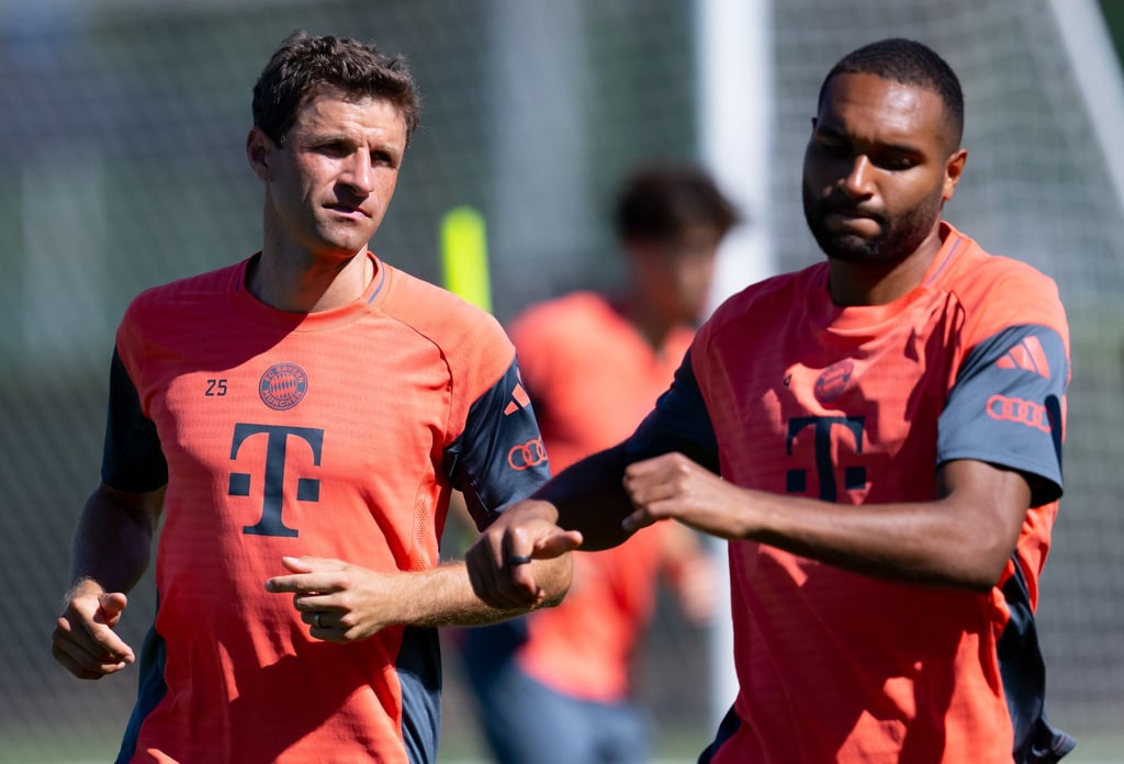 Thomas Müller (links) will in die MLS - vorerst aber trainiert er noch bei Bayern mit.