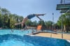 Das Stadtbad Querfurt hatte auch bei schlechtem Wetter im Juli fast durchgehend bis 18 Uhr geöffnet - weil zum Beispiel durch Dauerschwimmer immer Betrieb sei, erzählt Schwimmmeister Olaf Tobisch. 
