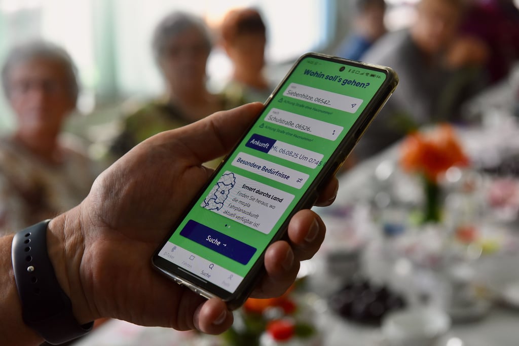 Um den Umgang mit der „Mo.pla“-App zu üben, bieten Volkshochschule und Landkreis mehrere kostenlose Schulungen an.