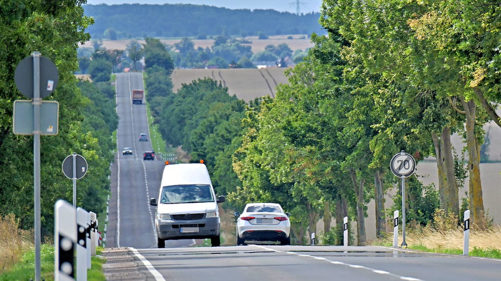 Die Bundesstraße 180 ist nach Sanierungsarbeiten zwischen Aschersleben und Quenstedt wieder befahrbar.
