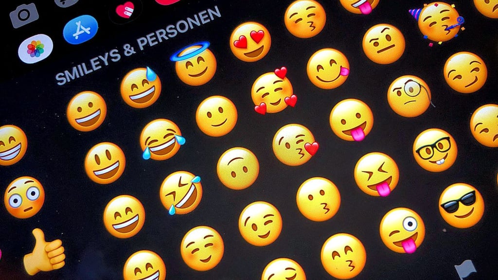 Im Amtsgericht Schönebeck muss sich eine Rentnerin verantworten, weil sie auf der Plattform TikTok Herzen postete. Die 72-Jährige fühlt sich missverstanden. Was genau sind die Hintergründe?