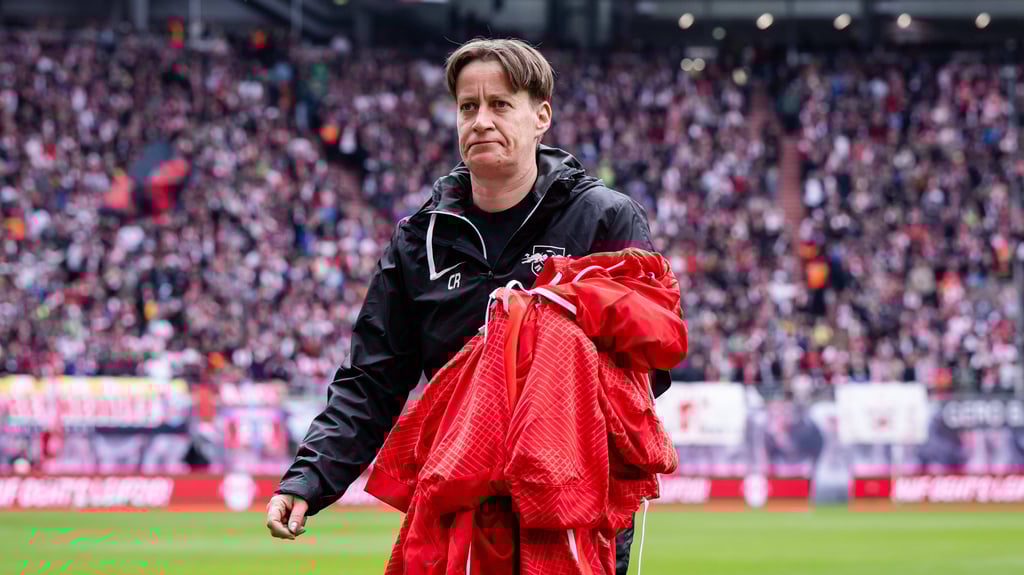 Leipzigs Zeugwärtin Claudia Richter steuert seit der letzten Saison auch den Mannschaftsbus der Sachsen.