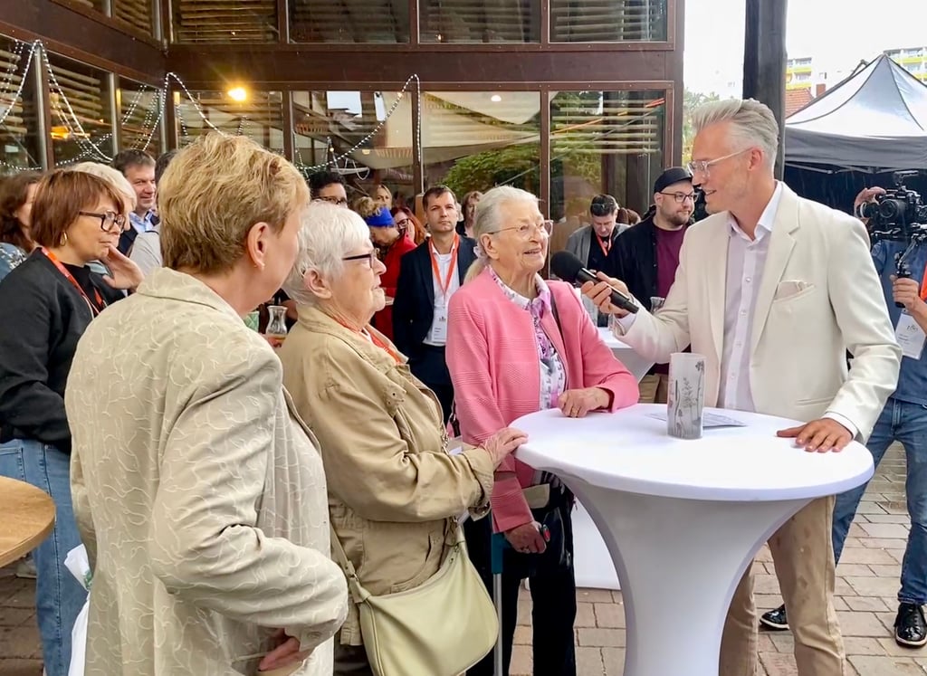 Zum 75-jährigen Zoobestehen in Magdeburg waren auch Zeitzeugen der ersten Stunden geladen. Eine von ihnen erzählte von ihrer Zeit als Tierpflegerin in den 1950er Jahren.