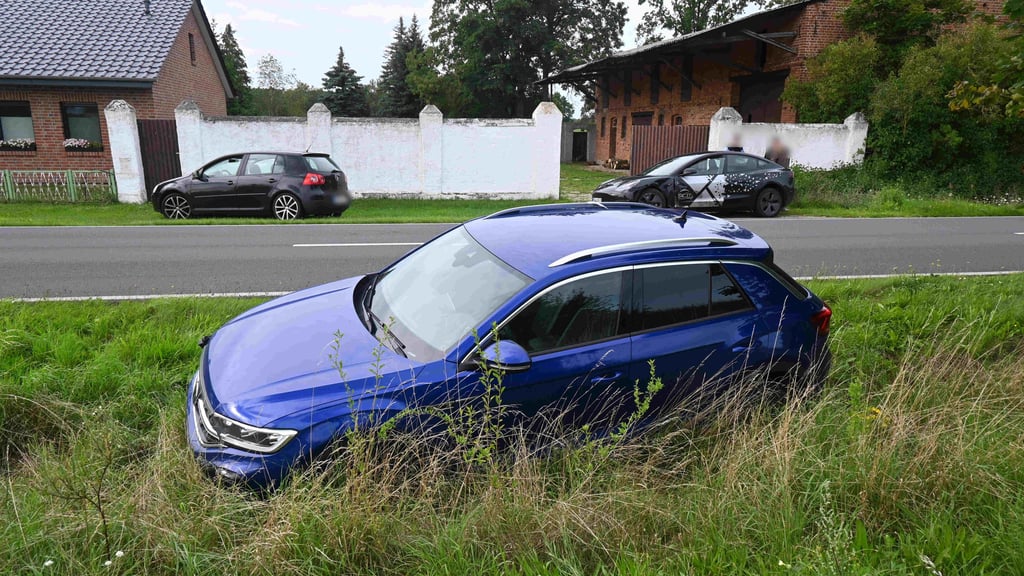 Zu einem Zusammenstoß zwischen einem VW und einem Tesla ist es am Montag auf der L23 zwischen Neuferchau und Kunrau gekommen.