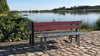 Die alten Bänke, die an der Elbe in Magdeburg aufgestellt wurden, sollen nun in einer gemeinsamen Aktion einen neuen Anstrich erhalten.