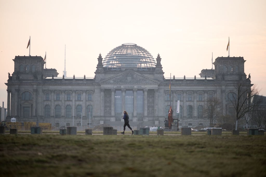 Ein Berliner hat sich vor Gericht erfolglos gegen eine Sperrung am Reichstagsgebäude gewehrt. (Archivbild)