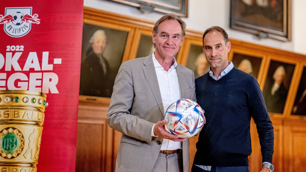 Burkhard Jung (l.) mit RB-Aufsichtsratchef Oliver Mintzlaff.