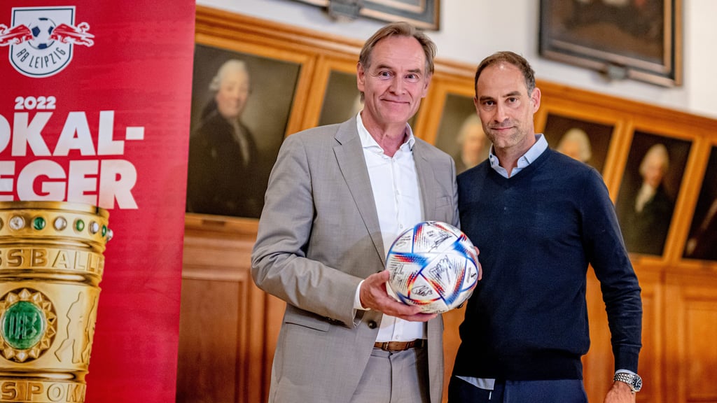 Burkhard Jung (l.) mit RB-Aufsichtsratchef Oliver Mintzlaff.