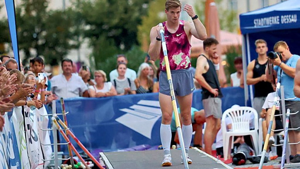 Vorjahressieger Christopher Nilsen aus den USA hat in Dessau mit 5,82 Meter die WM-Norm für Tokio geknackt.