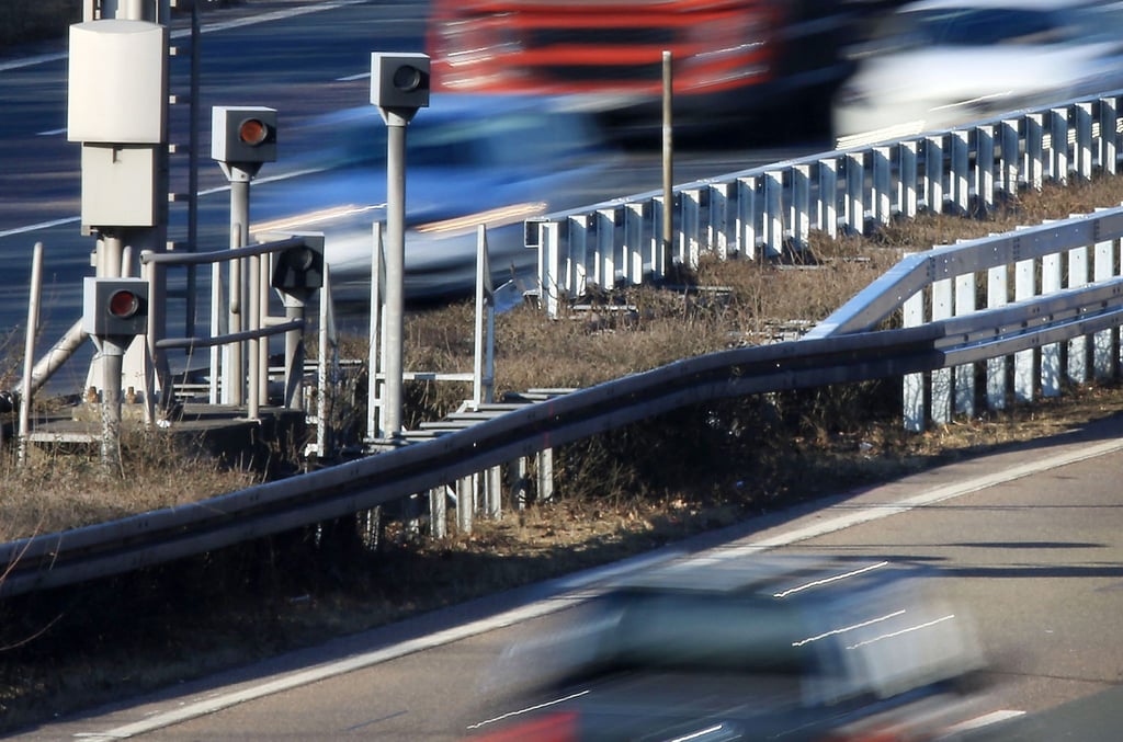 Ein Autofahrer ist mit 321 km/h über die A2 gerast. (Symbolbild)